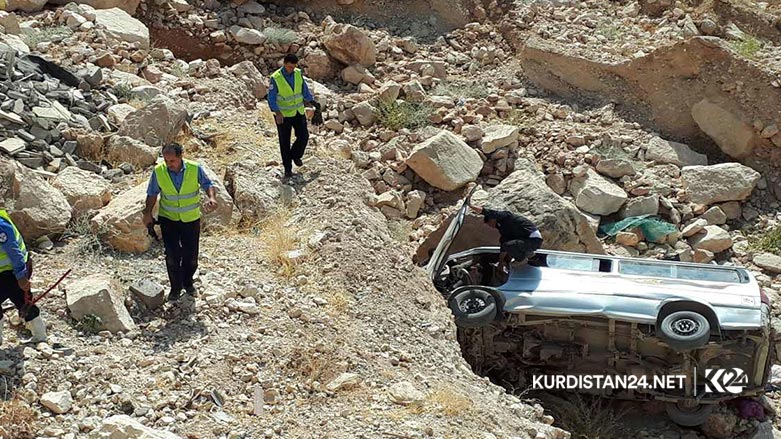 A mini bus carrying two Iraqi tourist families drove off a mountainous road in the Kurdistan Region, killing and injured tens of people  Aug. 30, 2019. (Photo: Kurdistan 24/Karwan Yara)